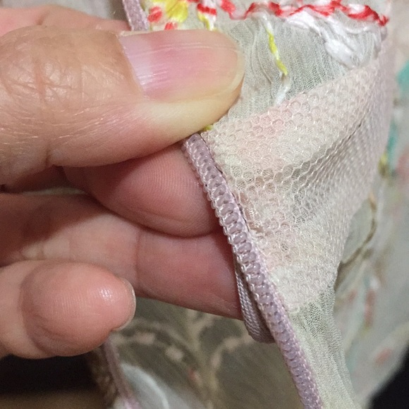 Delicate and airy embroidered top - Picture 6 of 8